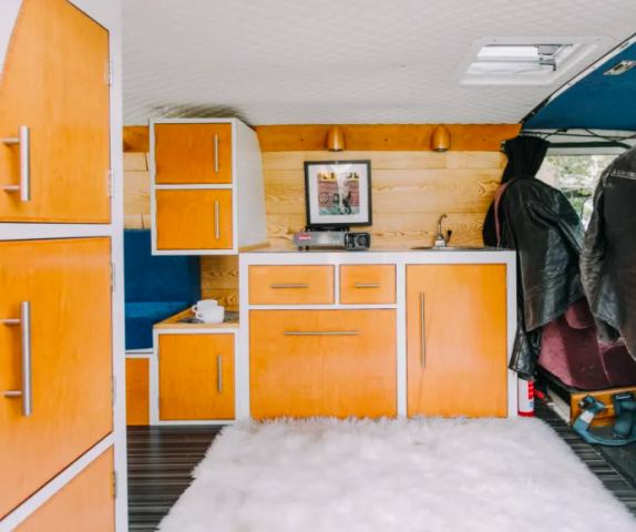 Αυτό το μικρό βανάκι μετατράπηκε στο πιο όμορφο και cozy κινούμενο σπίτι