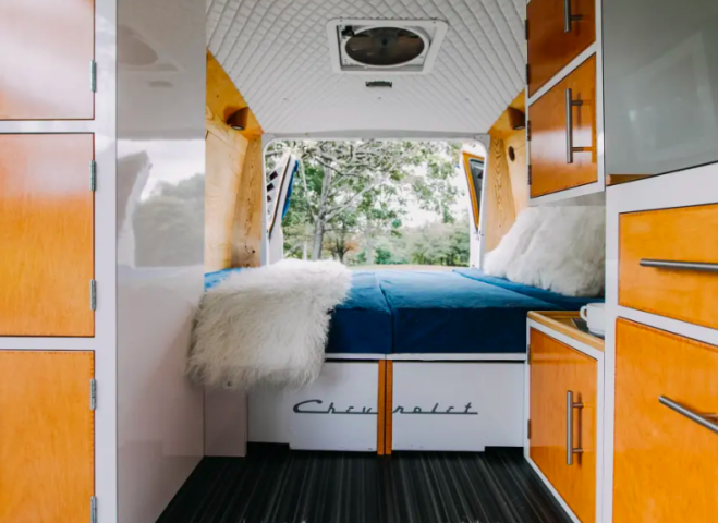 Αυτό το μικρό βανάκι μετατράπηκε στο πιο όμορφο και cozy κινούμενο σπίτι