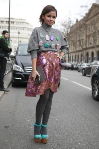 «Άσχημα πουλόβερ»: Γιατί όλες οι γυναίκες έχουν λατρέψει αυτή την τάση;