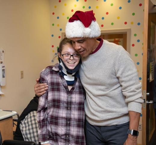 Ο Ομπάμα ντύθηκε Αγιος Βασίλης 