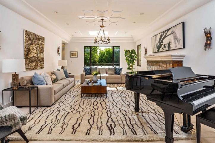 Rihanna: Πούλησε την έπαυλή της στο Los Angeles λόγω ενός φανατικού θαυμαστή της Rihanna: Πούλησε την έπαυλή της στο Los Angeles λόγω ενός φανατικού θαυμαστή της