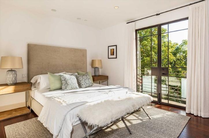 Rihanna: Πούλησε την έπαυλή της στο Los Angeles λόγω ενός φανατικού θαυμαστή της Rihanna: Πούλησε την έπαυλή της στο Los Angeles λόγω ενός φανατικού θαυμαστή της