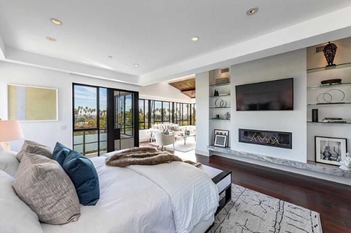 Rihanna: Πούλησε την έπαυλή της στο Los Angeles λόγω ενός φανατικού θαυμαστή της Rihanna: Πούλησε την έπαυλή της στο Los Angeles λόγω ενός φανατικού θαυμαστή της