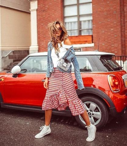 10 φρέσκοι τρόποι για να φορέσεις το βολάν με τον νέο χρόνο