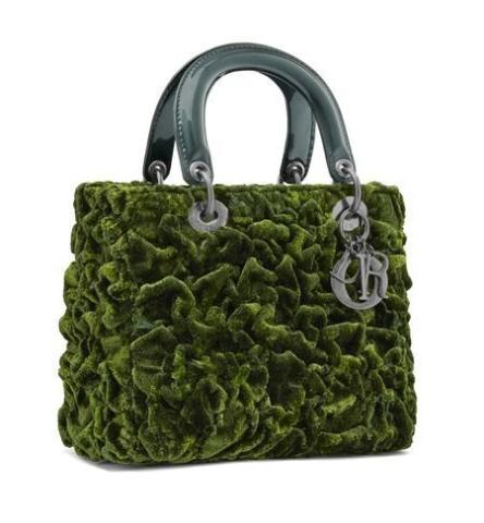 O οίκος Dior δημιουργεί 11 τσάντες που θα θέλεις να αποκτήσεις οπωσδήποτε με το νέο έτος O οίκος Dior δημιουργεί 11 τσάντες που θα θέλεις να αποκτήσεις οπωσδήποτε με το νέο έτος