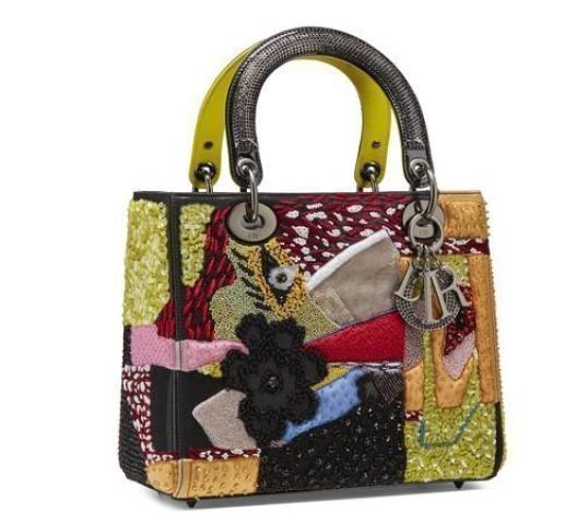 O οίκος Dior δημιουργεί 11 τσάντες που θα θέλεις να αποκτήσεις οπωσδήποτε με το νέο έτος O οίκος Dior δημιουργεί 11 τσάντες που θα θέλεις να αποκτήσεις οπωσδήποτε με το νέο έτος