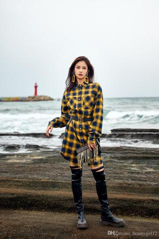 Street Style: Δεν φαντάζεσαι ποιο καρό ήρθε για να μείνει και το 2019