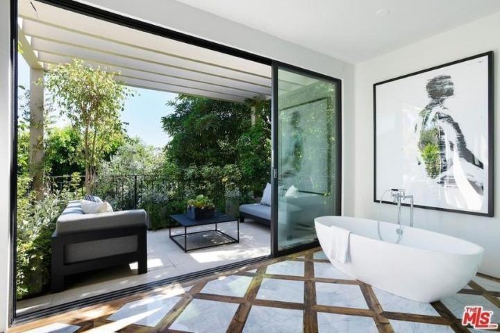 Η νέα έπαυλη της Kylie Jenner στο Beverly Hills είναι ωραιότερη και από αυτές των Kardashian Η νέα έπαυλη της Kylie Jenner στο Beverly Hills είναι ωραιότερη και από αυτές των Kardashian