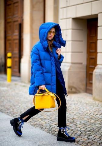Puffy coats: 20 τρόποι για να φορέσεις το πιο δημοφιλές casual πανωφόρι του χειμώνα