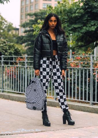 Puffy coats: 20 τρόποι για να φορέσεις το πιο δημοφιλές casual πανωφόρι του χειμώνα