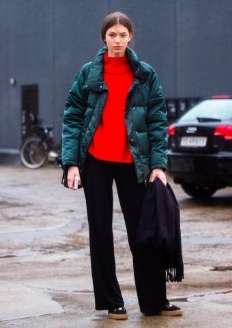 Puffy coats: 20 τρόποι για να φορέσεις το πιο δημοφιλές casual πανωφόρι του χειμώνα