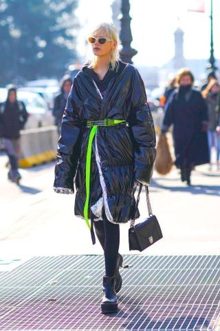 Puffy coats: 20 τρόποι για να φορέσεις το πιο δημοφιλές casual πανωφόρι του χειμώνα