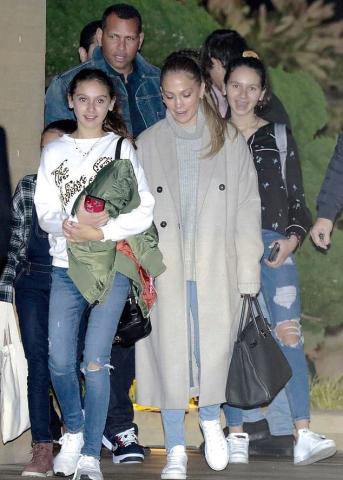 Η Jennifer Lopez και ο Alex Rodriguez σε δείπνο με τα παιδιά τους