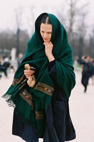 27 ιδέες για να φορέσεις το χοντρό κασκόλ σου με στιλ μέσα στο καταχείμωνο 27 ιδέες για να φορέσεις το χοντρό κασκόλ σου με στιλ μέσα στο καταχείμωνο