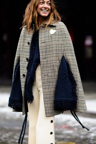 Street Style: Δες πώς φοράνε τις κάπες τους οι πιο στιλάτες γυναίκες