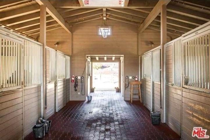 Lady Gaga: Ξενάγηση στο εντυπωσιακό «Gypsy Palace» της στο Μαλιμπού