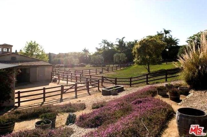 Lady Gaga: Ξενάγηση στο εντυπωσιακό «Gypsy Palace» της στο Μαλιμπού