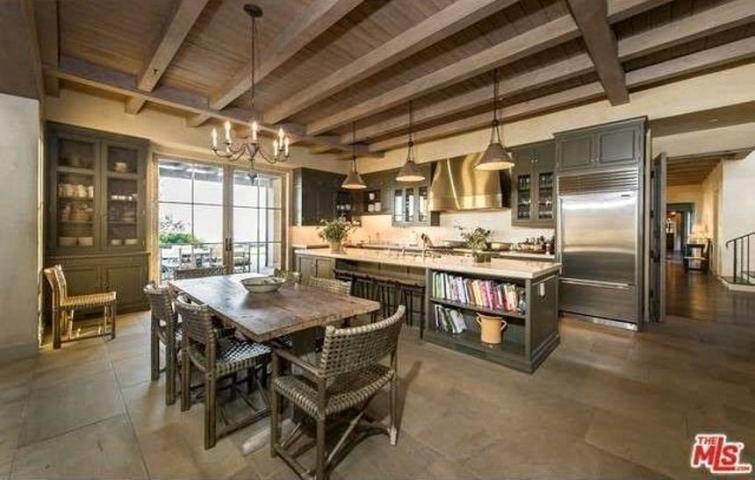 Lady Gaga: Ξενάγηση στο εντυπωσιακό «Gypsy Palace» της στο Μαλιμπού