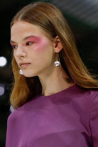 Blushadow: Η νέα τεχνική στο καθημερινό σου μακιγιάζ που θα λατρέψεις 