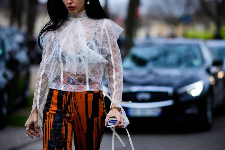 8 styling tips που πρέπει να προσέξουν οι γυναίκες με μικρό στήθος