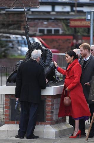 Meghan Markle: Η πρώτη της εμφάνιση για το 2019 - Η κοιλιά της έχει μεγαλώσει πολύ