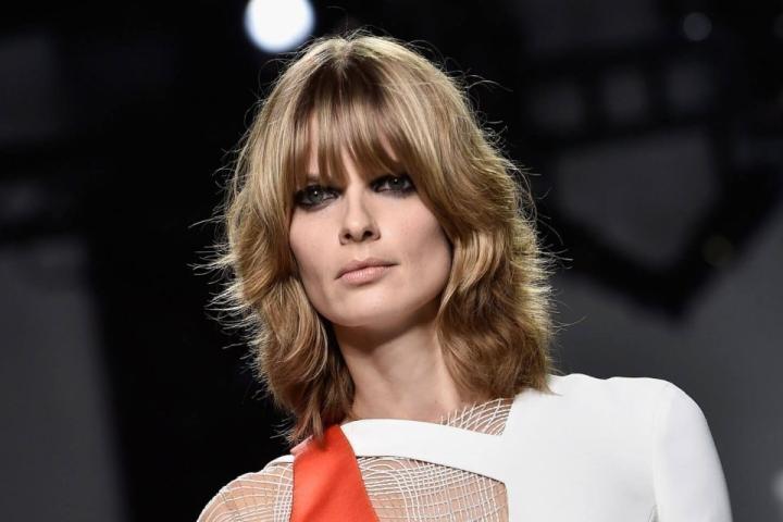 Τα τρικς που θα σε βοηθήσουν να αποκτήσεις πολύ πιο πλούσια και δυνατά μαλλιά