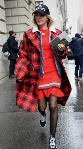 Trend alert! Δες πώς να συνδυάσεις πολλά χρώματα σε μια εμφάνιση και να κάνεις εντύπωση