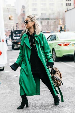 Trend alert! Δες πώς να συνδυάσεις πολλά χρώματα σε μια εμφάνιση και να κάνεις εντύπωση