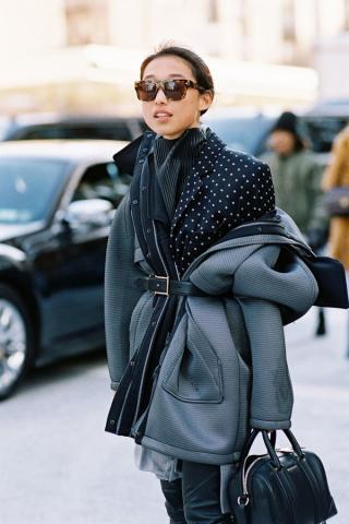 Half-jacket: Μια περίεργη τάση που φαίνεται να έχει γίνει...λατρεία