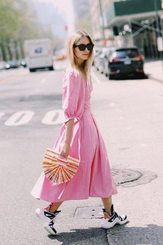 Αυτό είναι το φόρεμα που έχει γίνει viral και θα θέλεις να αποκτήσεις και εσύ ASAP