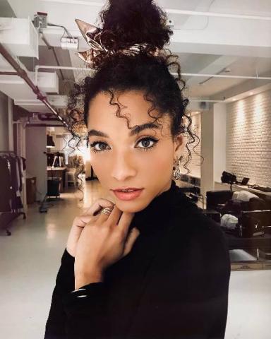 10 πανεύκολα χτενίσματα των 5 λεπτών που μπορείς να κάνεις στη δουλειά 10 πανεύκολα χτενίσματα των 5 λεπτών που μπορείς να κάνεις στη δουλειά