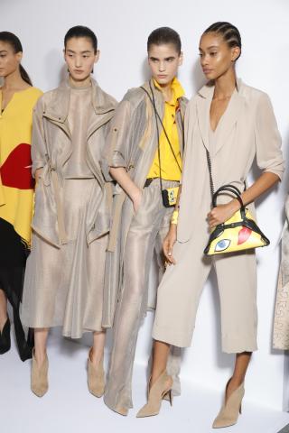 7 τάσεις της μόδας που πρέπει να μάθεις παπαγαλία γιατί θα κυριαρχήσουν στις ντουλάπες μας το 2019