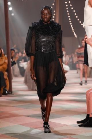 Dior: Μια μαγική πασαρέλα τσίρκο 