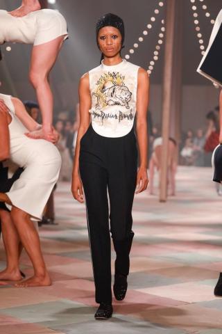 Dior: Μια μαγική πασαρέλα τσίρκο 