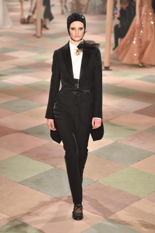 Dior: Μια μαγική πασαρέλα τσίρκο 