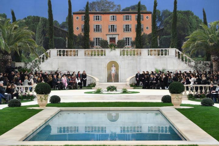 Φαντασμαγορικό show Chanel αλλά ο Karl Lagerfeld απουσίασε ξαφνικά - Τι συνέβη;