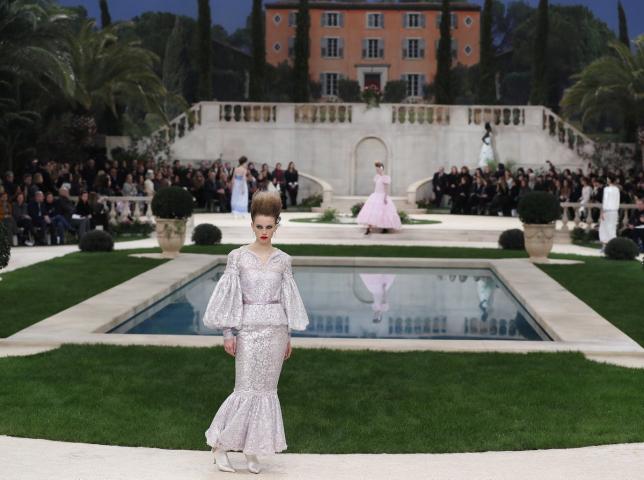 Φαντασμαγορικό show Chanel αλλά ο Karl Lagerfeld απουσίασε ξαφνικά - Τι συνέβη;