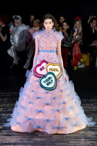 Viktor & Rolf - Η πασαρέλα που μας ξεσήκωσε και χειροκροτούμε δυνατά