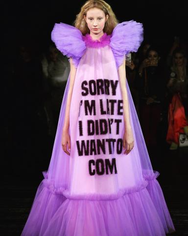 Viktor & Rolf - Η πασαρέλα που μας ξεσήκωσε και χειροκροτούμε δυνατά