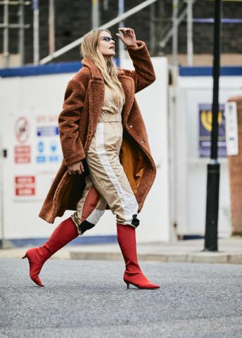 Boiler Suits: Αυτή είναι η τάση που λατρεύουν όλες οι γυναίκες και απεχθάνονται οι άντρες