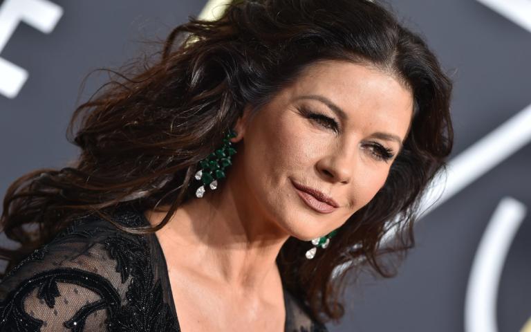 Catherine Zeta-Jones: Μήπως υπερέβαλλε με τις πλαστικές; Catherine Zeta-Jones: Μήπως υπερέβαλλε με τις πλαστικές;
