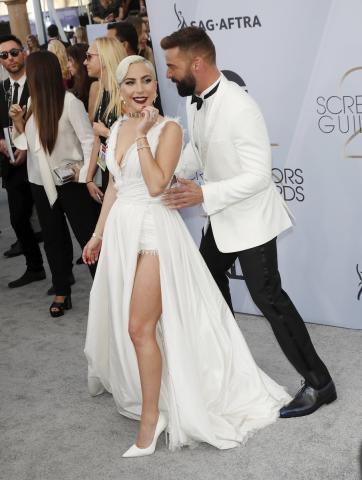 Sag Awards: Η Lady Gaga έκανε μια ατυχέστατη επιλογή φορέματος