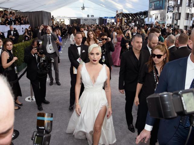Sag Awards: Η Lady Gaga έκανε μια ατυχέστατη επιλογή φορέματος