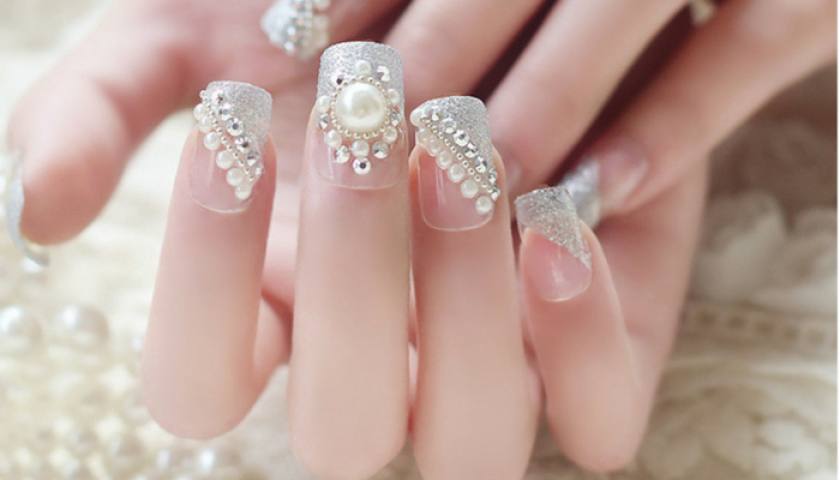 Πέρλες στα νύχια: Η κομψή τάση που θα αντικαταστήσει το γαλλικό 