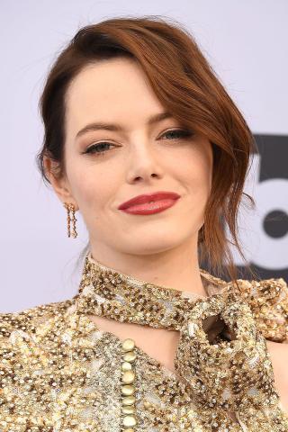 5 βραδινά make-up looks που θα απογειώσουν την εμφάνισή σου 5 βραδινά make-up looks που θα απογειώσουν την εμφάνισή σου