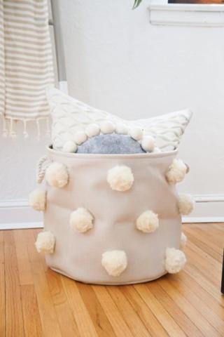 DIY: Φτιάξε μέσα σε λίγα λεπτά το πιο όμορφο καλάθι για το σαλόνι ή το υπνοδωμάτιο DIY: Φτιάξε μέσα σε λίγα λεπτά το πιο όμορφο καλάθι για το σαλόνι ή το υπνοδωμάτιο