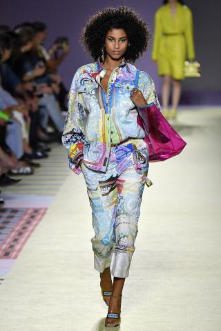 Η μεγάλη επιστροφή των 80's: 10 outfits που θα θέλεις να φοράς συνέχεια μέσα στο 2019