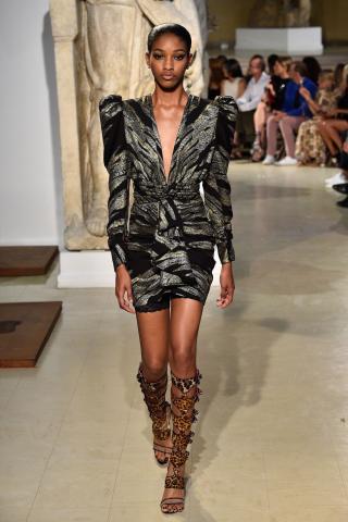 Η μεγάλη επιστροφή των 80's: 10 outfits που θα θέλεις να φοράς συνέχεια μέσα στο 2019