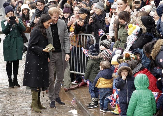 Η Meghan Markle και το αέρινο Oscar de la Renta μέσα στο χιόνι