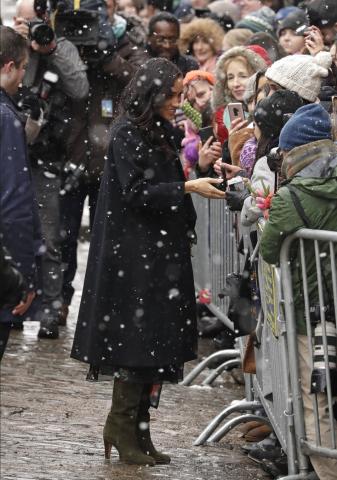 Η Meghan Markle και το αέρινο Oscar de la Renta μέσα στο χιόνι